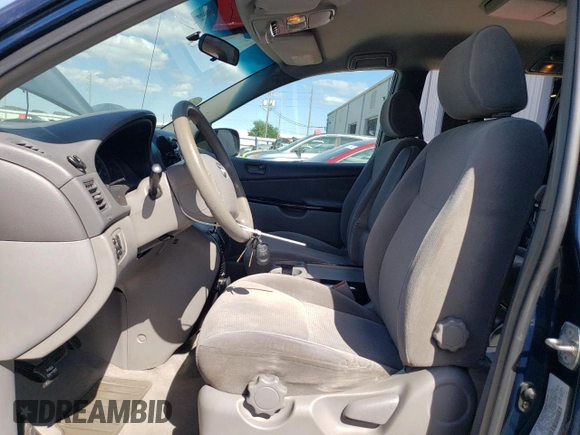 2004 Toyota Sienna CE with VIN 5TDZA23C04S196143, listed as a Copart auction lot 52233465 with 163,516 mi miles and Clean Title. Bid and sale history available at carsss.com. Image 7.