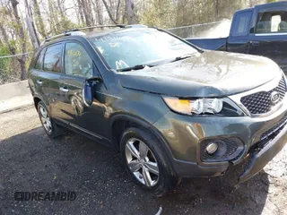 2013 Kia Sorento EX with VIN 5XYKU4A62DG330584, listed as a IAAI auction lot 41911479 with 300,996 mi miles. Bid and sale history available at carsss.com. Image 1.