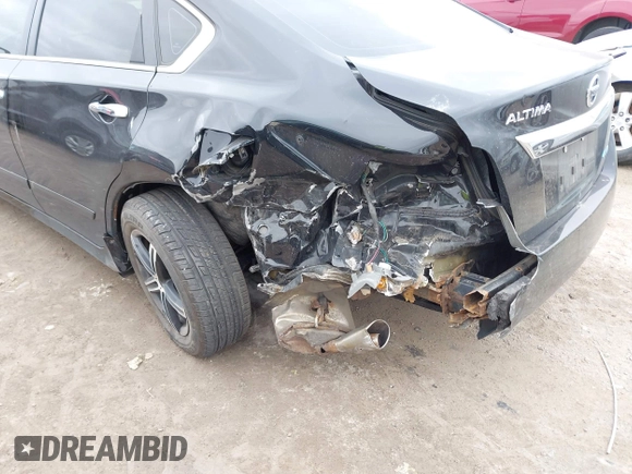 2014 Nissan Altima SV with VIN 1N4AL3AP8EN385266, listed as a IAAI auction lot 42050393 with 83,664 mi miles and . Bid and sale history available at carsss.com. Image 6.
