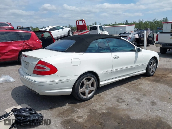 2005 Mercedes-Benz CLK 5.0L with VIN WDBTK75J55F123328, listed as a IAAI auction lot 42082590 with 58,969 mi miles. Bid and sale history available at carsss.com. Image 4.