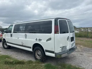 2002 Chevrolet Express with VIN 1GAHG39R921243538, listed as a Copart auction lot 82019624 with 512,936 mi miles and Clean Title. Bid and sale history available at carsss.com. Image 3.