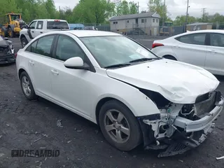 2014 Chevrolet Cruze 1LT z VIN 1G1PC5SBXE7435942, wystawiony jako IAAI lot #42181212 z przebiegiem 113 476 mil mil oraz . Historia ofert i sprzedaży dostępna na DreamBid. Obrazek 1.