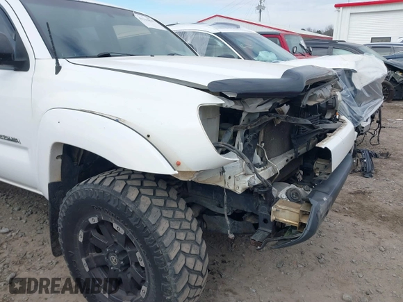 2013 Toyota Tacoma z VIN 5TFLU4EN2DX076815, wystawiony jako IAAI lot #41344839 z przebiegiem 311 083 mil mil oraz . Historia ofert i sprzedaży dostępna na DreamBid. Obrazek 6.