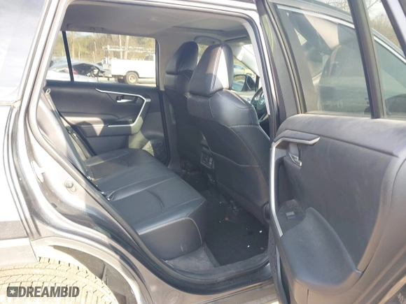 2021 Toyota RAV4 XLE Premium with VIN 2T3C1RFV6MC103170, listed as a IAAI auction lot 41510409 with 31,770 mi miles. Bid and sale history available at carsss.com. Image 8.