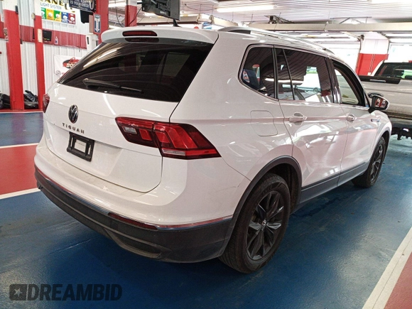 2024 Volkswagen Tiguan SE z VIN 3VV3B7AX0RM082514, wystawiony jako IAAI lot #42796136 z przebiegiem 27 247 mil mil oraz . Historia ofert i sprzedaży dostępna na DreamBid. Obrazek 23.