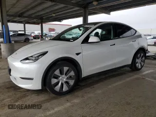 2022 Tesla Model Y Long Range z VIN 7SAYGAEE9NF493262, wystawiony jako Copart lot #52975005 z przebiegiem 63 189 mil mil oraz Szkoda całkowita • Salvage title. Historia ofert i sprzedaży dostępna na DreamBid. Obrazek 1.