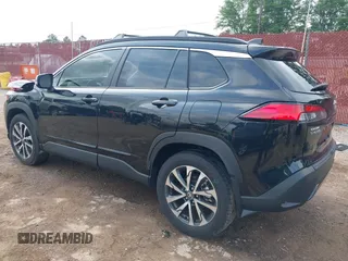 2024 Toyota Corolla Cross XLE z VIN 7MUDAAAG4RV099759, wystawiony jako IAAI lot #42123306 z przebiegiem 6 259 mil mil oraz . Historia ofert i sprzedaży dostępna na DreamBid. Obrazek 3.