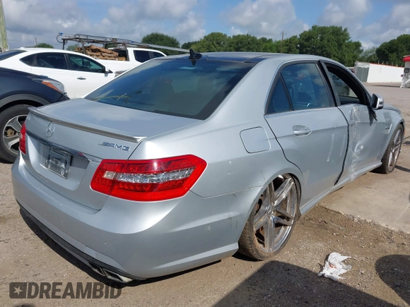 2011 Mercedes-Benz E 63 AMG с VIN WDDHF7HB8BA356599, выставлен на аукционе IAAI как лот 42674553 с пробегом 73 500 миль миль и . История ставок и продаж доступна на DreamBid. Изображение 4.