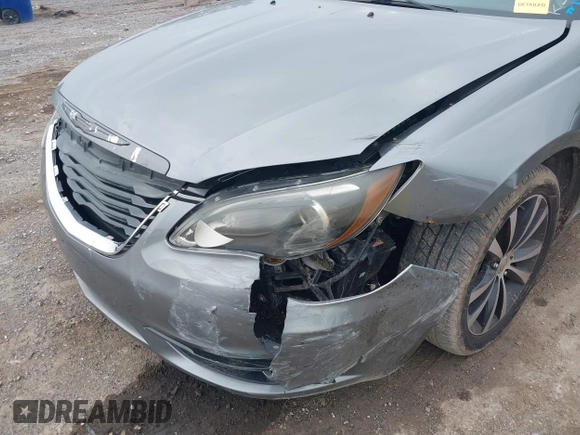 2013 Chrysler 200 Touring with VIN 1C3CCBBB4DN706903, listed as a IAAI auction lot 39901893 with 199,894 mi miles. Bid and sale history available at carsss.com. Image 6.