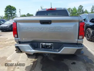 2024 Chevrolet Colorado 2WD LT z VIN 1GCPSCEK3R1318917, wystawiony jako IAAI lot #42157057 z przebiegiem 4841 mil mil oraz . Historia ofert i sprzedaży dostępna na DreamBid. Obrazek 16.
