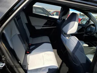 2024 Subaru Solterra Premium z VIN JTMABABA0RA063942, wystawiony jako Copart lot #53784865 z przebiegiem 9509 mil mil oraz Nie do naprawy. Historia ofert i sprzedaży dostępna na DreamBid. Obrazek 10.