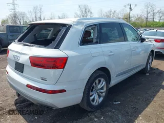 2017 Audi Q7 Premium Plus z VIN WA1LAAF74HD043775, wystawiony jako IAAI lot #42013115 z przebiegiem 68 519 mil mil oraz . Historia ofert i sprzedaży dostępna na DreamBid. Obrazek 4.