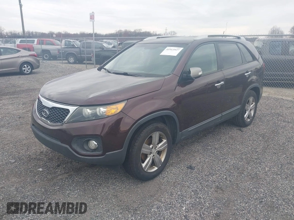 2013 Kia Sorento EX with VIN 5XYKU3A66DG396551, listed as a IAAI auction lot 41913927 with 136,685 mi miles. Bid and sale history available at carsss.com. Image 2.