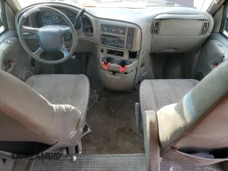 2003 Chevrolet Astro z VIN 1GNDM19X53B126723, wystawiony jako Copart lot #73498964 z przebiegiem 250 015 mil mil oraz Nie do naprawy. Historia ofert i sprzedaży dostępna na DreamBid. Obrazek 8.