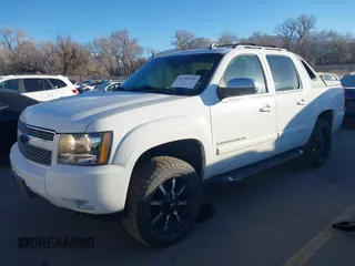 2007 Chevrolet Avalanche 3LT z VIN 3GNFK12367G277363, wystawiony jako IAAI lot #41395929 z przebiegiem 149 864 mil mil oraz . Historia ofert i sprzedaży dostępna na DreamBid. Obrazek 17.