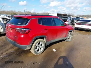 2018 Jeep Compass Latitude z VIN 3C4NJDBB3JT249146, wystawiony jako IAAI lot #41208876 z przebiegiem 78 192 mil mil oraz . Historia ofert i sprzedaży dostępna na DreamBid. Obrazek 4.