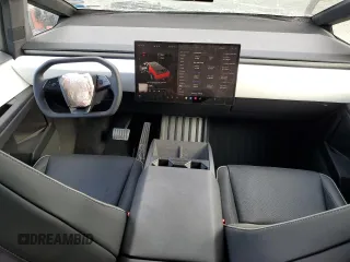 2024 Tesla Cybertruck z VIN 7G2CEHED7RA020473, wystawiony jako Copart lot #55123035 z przebiegiem 4 835 mil mil oraz Szkoda całkowita • Salvage title. Historia ofert i sprzedaży dostępna na DreamBid. Obrazek 8.