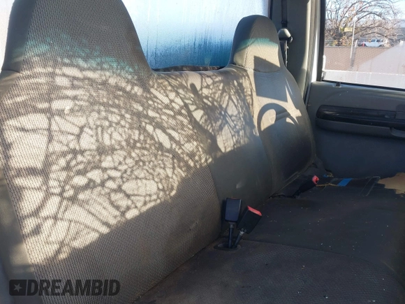 2005 Ford F-350 XL with VIN 1FDSF34585EA17178, listed as a IAAI auction lot 41501503 with 208,442 mi miles and . Bid and sale history available at DreamBid. Image 8.