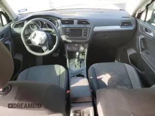 2020 Volkswagen Tiguan S z VIN 3VV1B7AX6LM103686, wystawiony jako Copart lot #47294995 z przebiegiem 66 966 mil mil oraz Szkoda całkowita • Salvage title. Historia ofert i sprzedaży dostępna na DreamBid. Obrazek 8.
