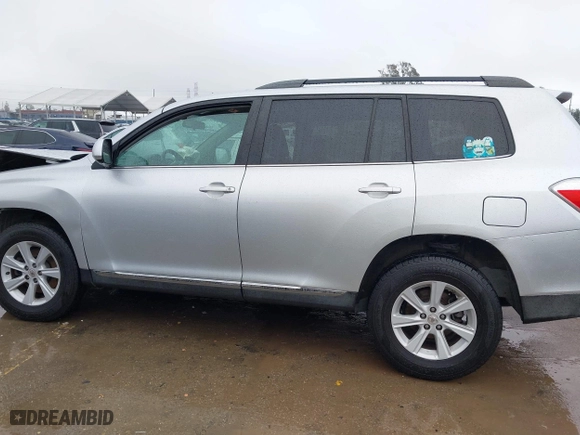 2013 Toyota Highlander with VIN 5TDZK3EH4DS103474, listed as a IAAI auction lot 41582903 with 136,596 mi miles. Bid and sale history available at carsss.com. Image 13.
