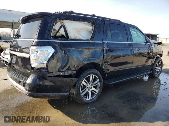 2024 Ford Expedition Max XLT with VIN 1FMJK1J87REA04437, listed as a Copart auction lot 45024725 with 32,368 mi miles and Salvage Title. Bid and sale history available at DreamBid. Image 3.