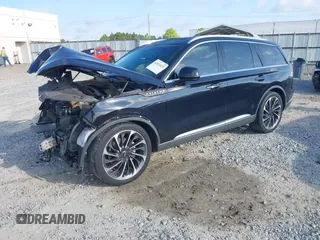 2021 Lincoln Aviator Reserve z VIN 5LM5J7WC6MGL08244, wystawiony jako IAAI lot #42024429 z przebiegiem 57 199 mil mil oraz . Historia ofert i sprzedaży dostępna na DreamBid. Obrazek 2.