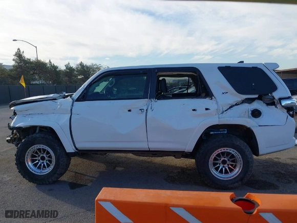 2019 Toyota 4Runner SR5 with VIN JTEBU5JR8K5644399, listed as a IAAI auction lot 41624766 with 131,285 mi miles. Bid and sale history available at carsss.com. Image 15.