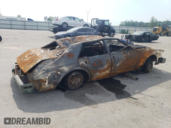 1985 Cadillac Seville z VIN 1G6KS6988FE825863, wystawiony jako Copart lot #52723115 z przebiegiem Nie podano mil oraz Szkoda całkowita • Salvage title. Historia ofert i sprzedaży dostępna na DreamBid. Obrazek 3.