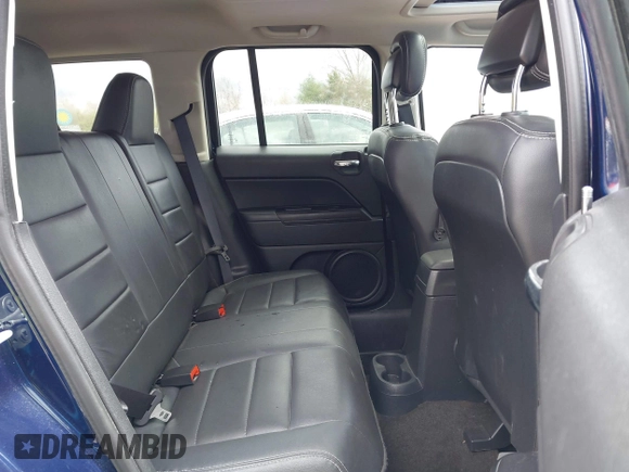 2015 Jeep Patriot Latitude z VIN 1C4NJRFB5FD270374, wystawiony jako IAAI lot #42039211 z przebiegiem 106 665 mil mil oraz . Historia ofert i sprzedaży dostępna na DreamBid. Obrazek 8.