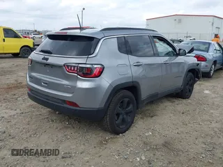 2017 Jeep Compass Latitude with VIN 3C4NJDBB2HT624891, listed as a IAAI auction lot 41538443 with 95,750 mi miles. Bid and sale history available at carsss.com. Image 4.