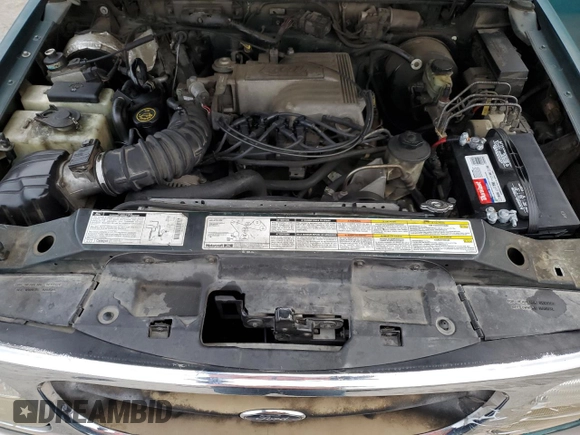 1998 Ford Explorer XLT z VIN 1FMZU32P7WUC59363, wystawiony jako Copart lot #83879354 z przebiegiem 304 490 mil mil oraz Czysty tytuł • Clean title. Historia ofert i sprzedaży dostępna na DreamBid. Obrazek 12.