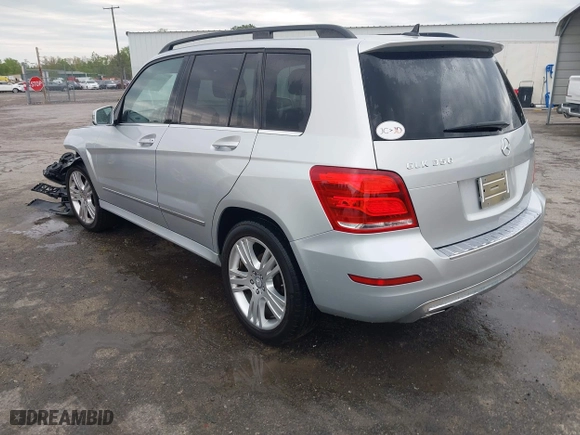 2014 Mercedes-Benz GLK-Class GLK 350 with VIN WDCGG8JB3EG268686, listed as a IAAI auction lot 42010890 with 134,085 mi miles. Bid and sale history available at carsss.com. Image 3.