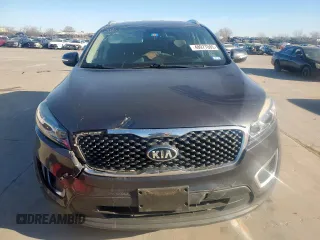 2017 Kia Sorento LX z VIN 5XYPG4A36HG211042, wystawiony jako Copart lot #48977085 z przebiegiem 130 892 mil mil oraz Szkoda całkowita • Salvage title. Historia ofert i sprzedaży dostępna na DreamBid. Obrazek 5.