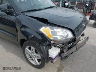 2010 Kia Soul ! with VIN KNDJT2A2XA7184346, listed as a IAAI auction lot 41836252 with 179,009 mi miles. Bid and sale history available at carsss.com. Image 14.