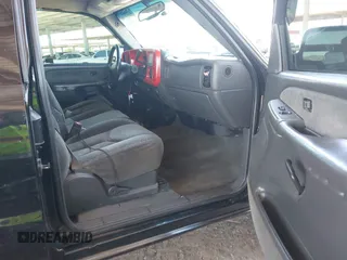 2003 Chevrolet Silverado 1500 LS z VIN 2GCEK19T331197130, wystawiony jako IAAI lot #42294159 z przebiegiem 286 259 mil mil oraz . Historia ofert i sprzedaży dostępna na DreamBid. Obrazek 5.