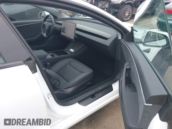 2025 Tesla Model 3 Long Range с VIN 5YJ3E1EB5SF893625, выставлен на аукционе IAAI как лот 42476724 с пробегом 4 445 миль миль и . История ставок и продаж доступна на DreamBid. Изображение 5.