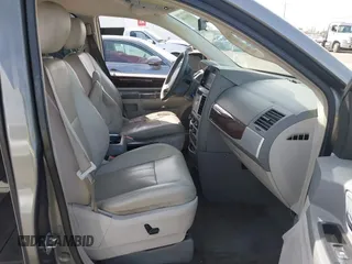 2009 Chrysler Town & Country Touring with VIN 2A8HR54179R641621, listed as a IAAI auction lot 41841486 with 198,877 mi miles. Bid and sale history available at carsss.com. Image 5.
