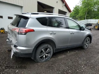 2018 Toyota RAV4 XLE with VIN JTMRFREV2JJ200677, listed as a Copart auction lot 59660535 with 82,283 mi miles and Salvage title. Bid and sale history available at DreamBid. Image 3.