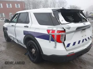 2022 Ford Police Interceptor Utility z VIN 1FM5K8AB5NGA54483, wystawiony jako IAAI lot #41562308 z przebiegiem 65 002 mil mil oraz . Historia ofert i sprzedaży dostępna na DreamBid. Obrazek 3.