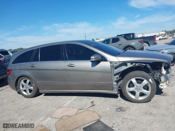 2012 Mercedes-Benz R-Class R 350 with VIN 4JGCB5HEXCA146176, listed as a IAAI auction lot 41442159 with 120,922 mi miles. Bid and sale history available at carsss.com. Image 14.