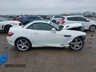2016 Mercedes-Benz SLK 300 z VIN WDDPK3JA4GF123735, wystawiony jako IAAI lot #41559315 z przebiegiem Nie podano mil oraz . Historia ofert i sprzedaży dostępna na DreamBid. Obrazek 13.