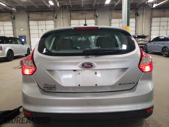 2014 Ford Focus Electric z VIN 1FADP3R4XEL330308, wystawiony jako Copart lot #54394165 z przebiegiem 82 423 mil mil oraz Tytuł czysty. Historia ofert i sprzedaży dostępna na DreamBid. Obrazek 6.