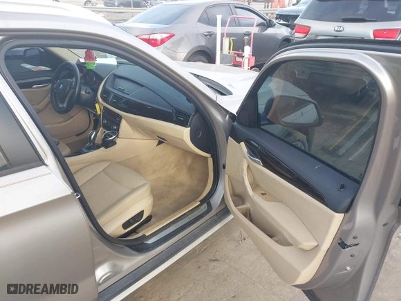 2014 BMW X1 sDrive28i with VIN WBAVM1C52EVW48857, listed as a IAAI auction lot 41179830 with 113,315 mi miles. Bid and sale history available at carsss.com. Image 5.