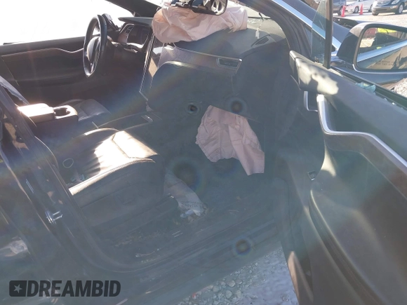 2017 Tesla Model X 90D z VIN 5YJXCBE26HF044710, wystawiony jako IAAI lot #40816228 z przebiegiem Nie podano mil oraz . Historia ofert i sprzedaży dostępna na DreamBid. Obrazek 5.