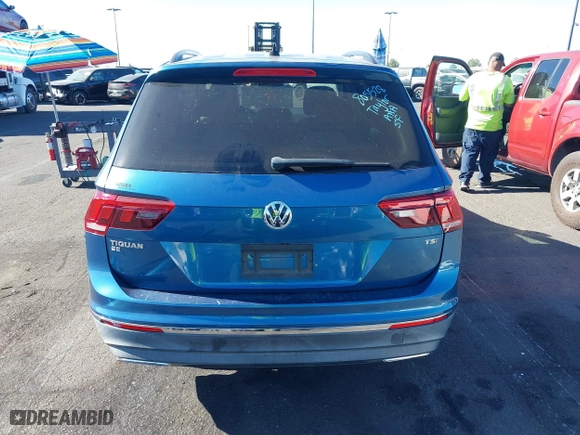 2018 Volkswagen Tiguan SEL with VIN 3VV3B7AX4JM001454, listed as a IAAI auction lot 41337213 with 82,624 mi miles. Bid and sale history available at carsss.com. Image 17.