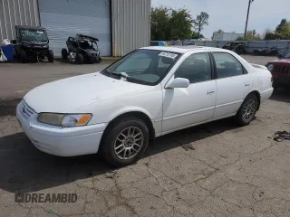 1999 Toyota Camry LE z VIN JT2BG28K3X0321443, wystawiony jako Copart lot #54210745 z przebiegiem 236 775 mil mil oraz Szkoda całkowita • Salvage title. Historia ofert i sprzedaży dostępna na DreamBid. Obrazek 1.