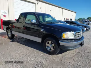 2001 Ford F-150 XL z VIN 1FTRX17WX1NB86721, wystawiony jako IAAI lot #42319610 z przebiegiem 254 826 mil mil oraz . Historia ofert i sprzedaży dostępna na DreamBid. Obrazek 1.