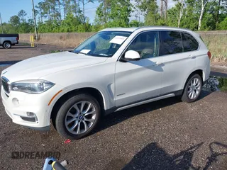 2015 BMW X5 xDrive35i z VIN 5UXKR0C53F0K58025, wystawiony jako IAAI lot #42222805 z przebiegiem 95 979 mil mil oraz . Historia ofert i sprzedaży dostępna na DreamBid. Obrazek 2.