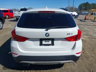 2015 BMW X1 sDrive28i with VIN WBAVM1C53FV317173, listed as a IAAI auction lot 41586385 with 146,068 mi miles. Bid and sale history available at carsss.com. Image 16.