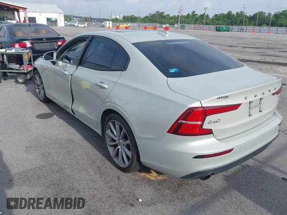 2019 Volvo S60 Momentum with VIN 7JR102FK0KG000679, listed as a IAAI auction lot 39804336 with 89,525 mi miles. Bid and sale history available at carsss.com. Image 3.